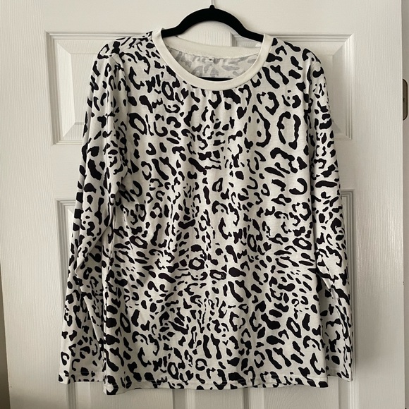 Cool spring top. - Picture 2 of 2